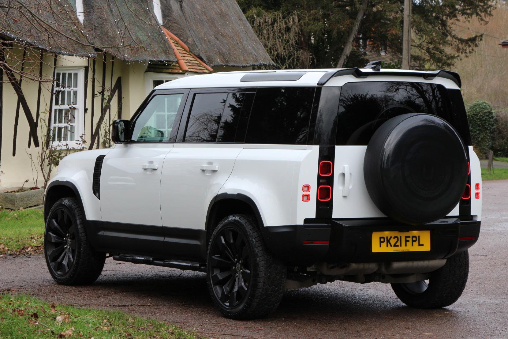 Land Rover Defender 110 3.0 D250 MHEV SE Hard Top SUV 5dr Diesel Auto 4WD MWB Euro 6 (s/s) (250 ps)