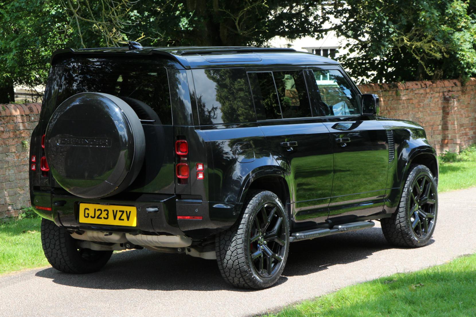 Land Rover Defender 110 3.0 D300 MHEV X-Dynamic HSE Hard Top SUV 5dr Diesel Auto 4WD MWB Euro 6 (s/s) (300 ps)