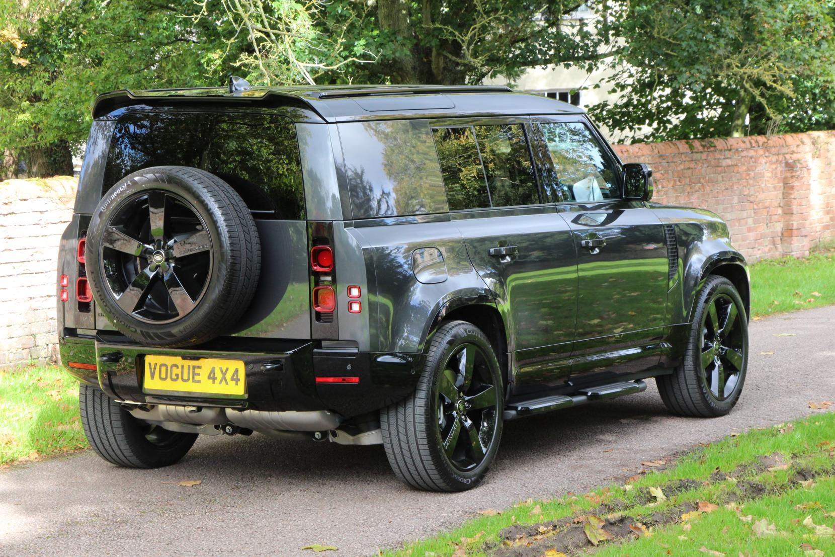 Land Rover Defender 110 3.0 D350 MHEV X-Dynamic HSE Hard Top SUV 5dr Diesel Auto 4WD MWB Euro 6 (s/s) (350 ps)