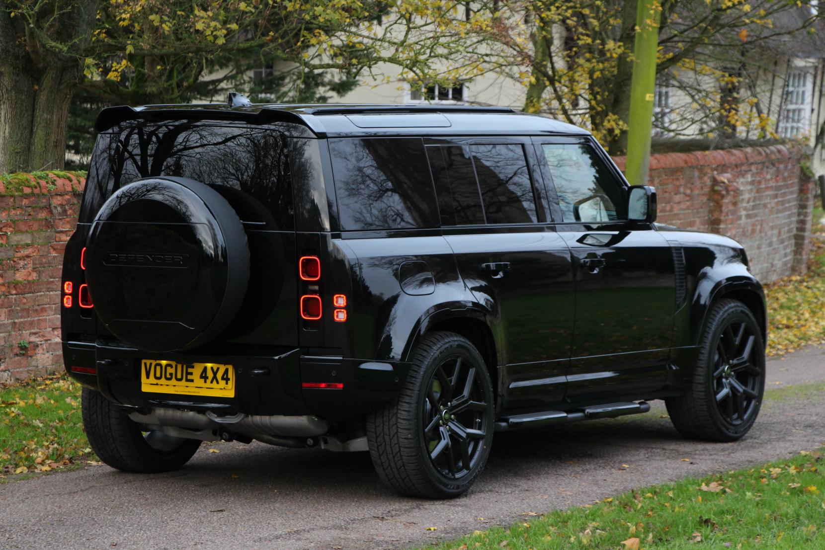 Land Rover Defender 110 3.0 D350 MHEV X-Dynamic HSE Hard Top SUV 5dr Diesel Auto 4WD MWB Euro 6 (s/s) (350 ps)