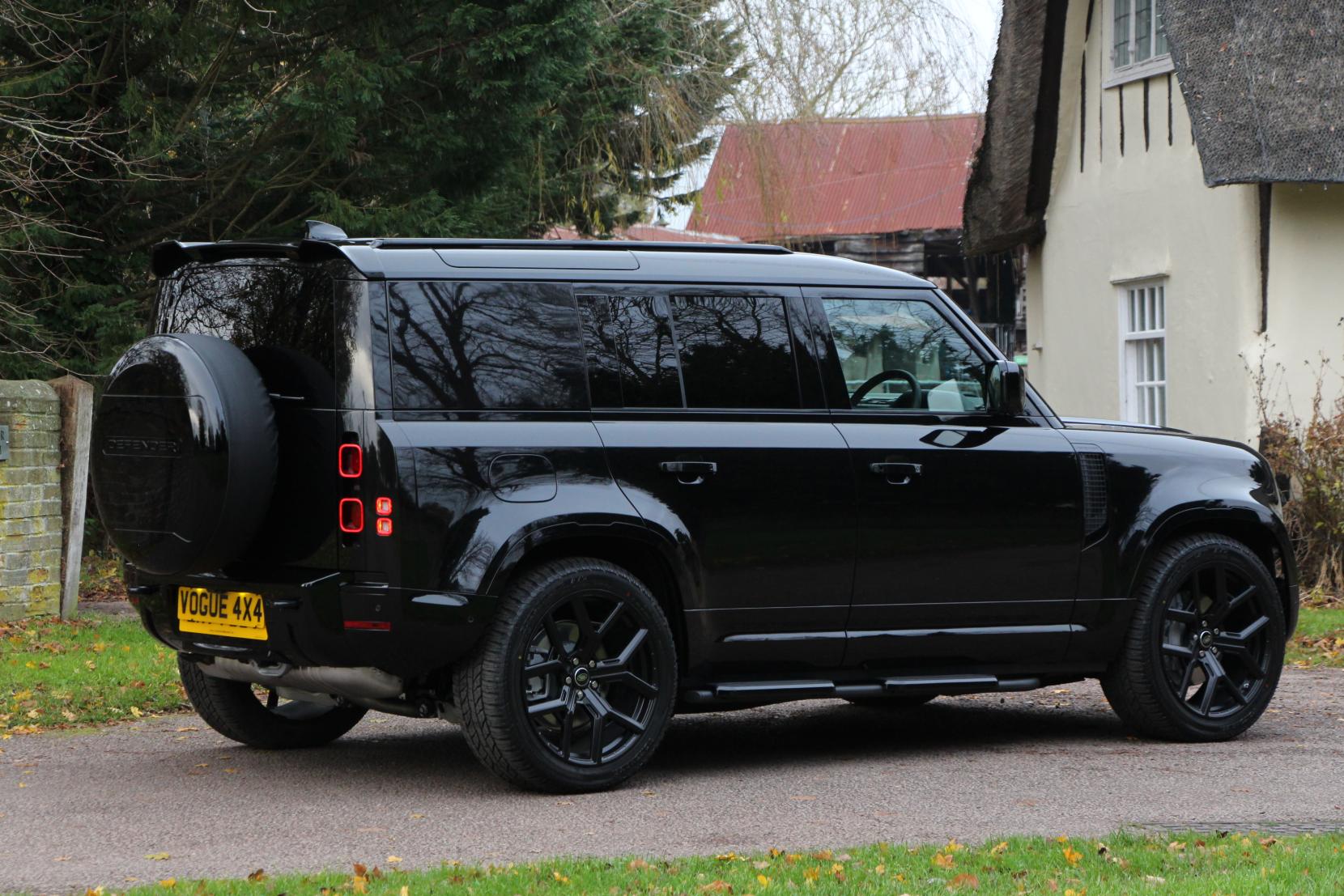 Land Rover Defender 110 3.0 D350 MHEV X-Dynamic HSE Hard Top SUV 5dr Diesel Auto 4WD MWB Euro 6 (s/s) (350 ps)